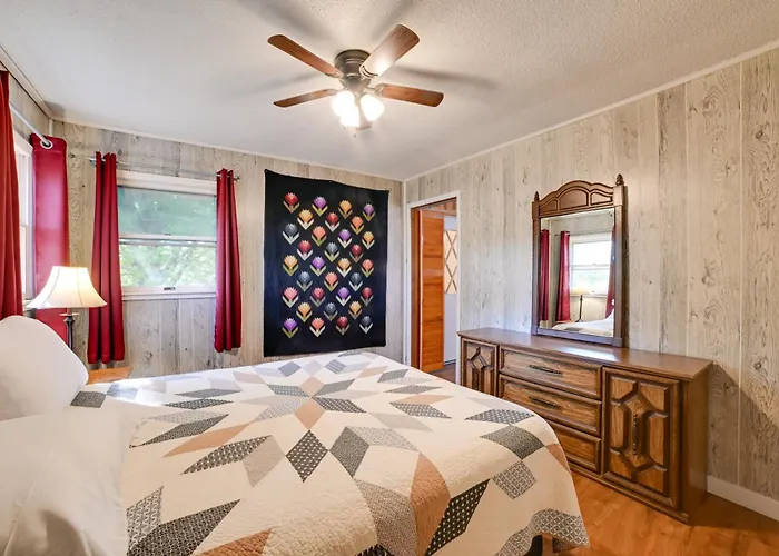 Garden Of The Gods Retreat W/ Hot Tub & Fire Pit Hébergement de vacances Elizabethtown